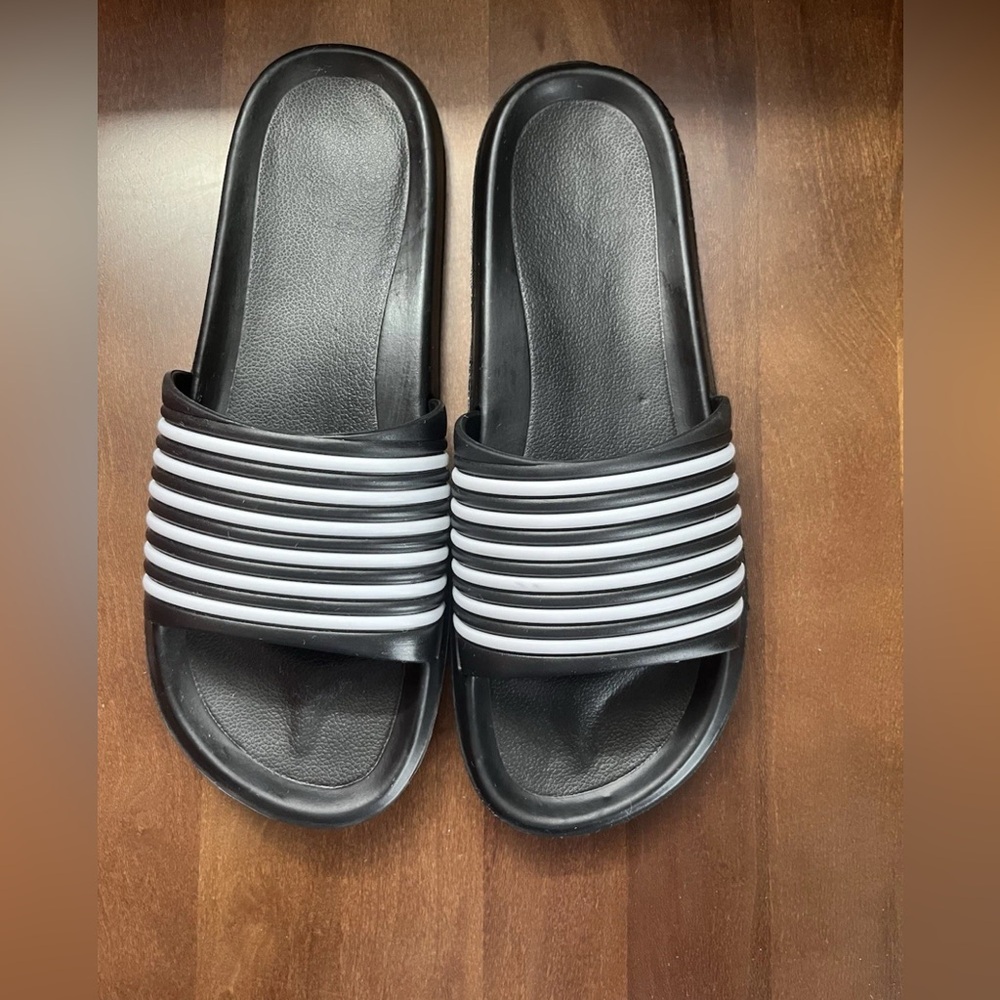 Mission Ridge Slide Sandals Black & White Striped  Size 11/12